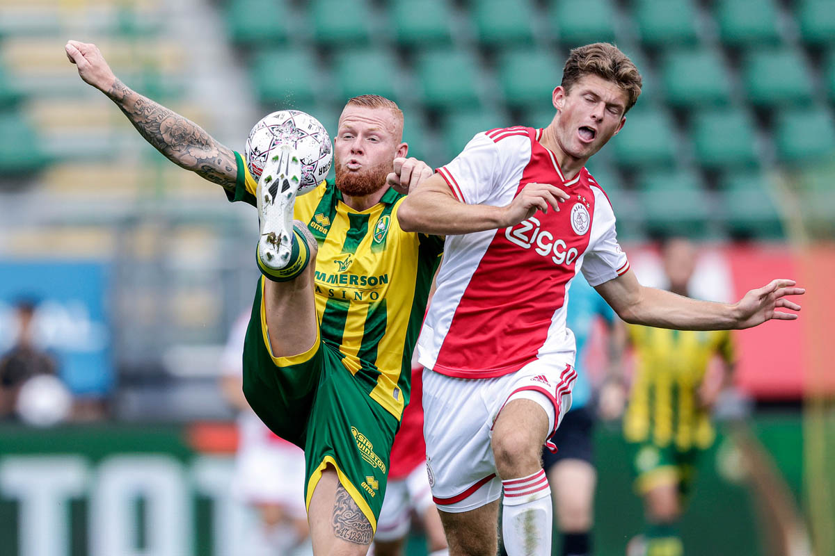 Thomas Verheydt in actie tegen Jong Ajax, de eerste overwinning dit seizoen