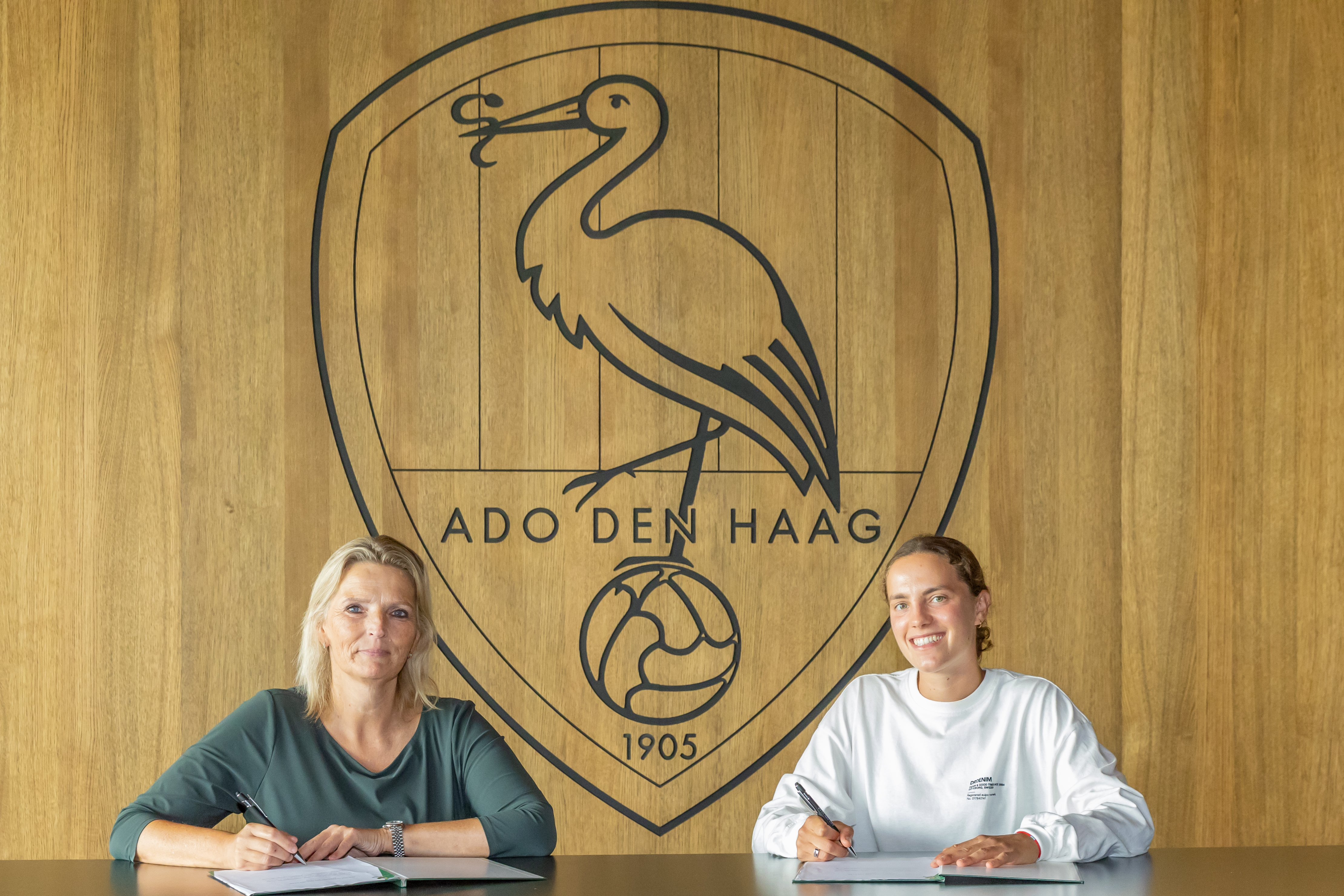 2023 08 25 contractondertekening chloé vande velde 7