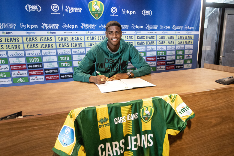 ADO Den Haag ondertekening