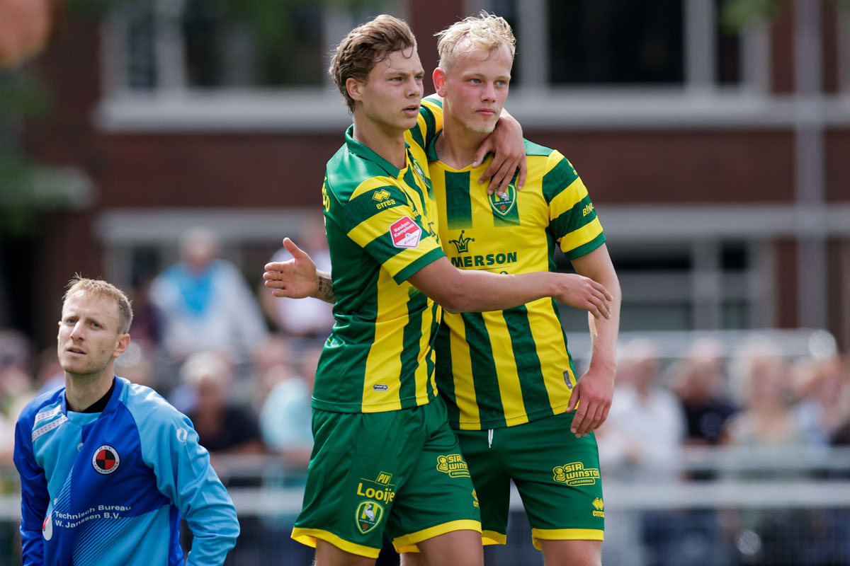 *Finn Dicke* of ADO Den Haag, *Max de Waal* of ADO Den Haag 