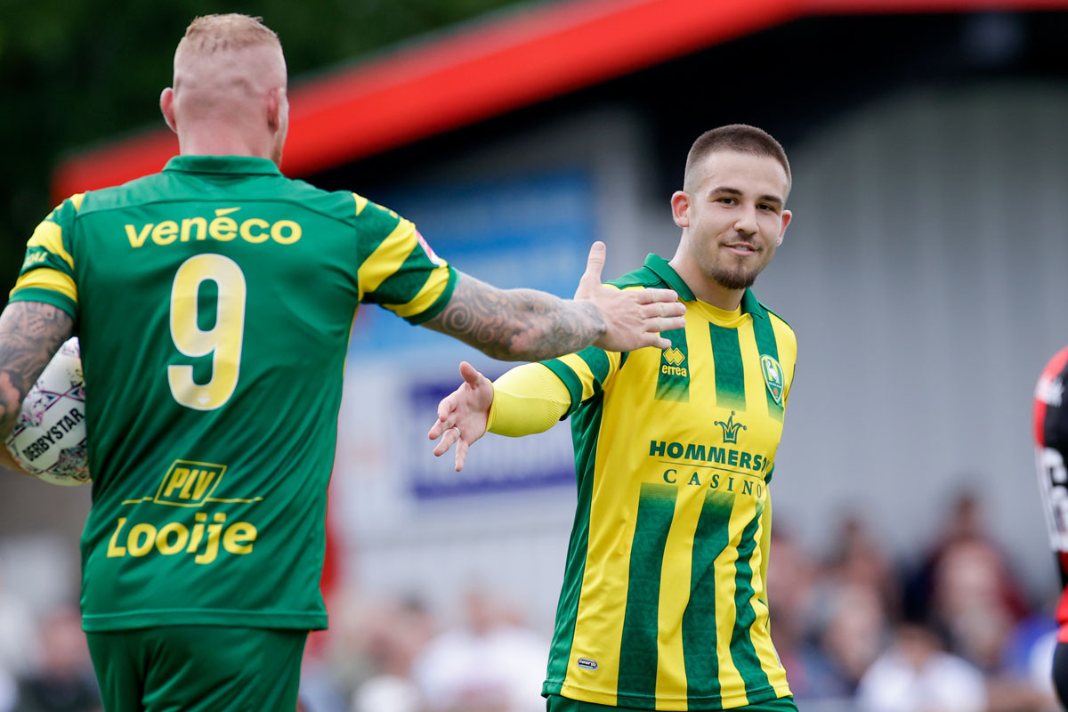 *Thomas Verheydt* of ADO Den Haag, *Amar Catic* of ADO Den Haag 