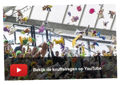 Knuffelregen in de Kuip